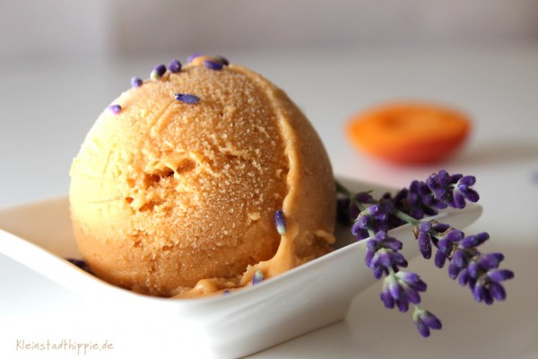 Aprikosen-Lavendel-Eis - vegane Eisrezepte von Kleinstadthippie