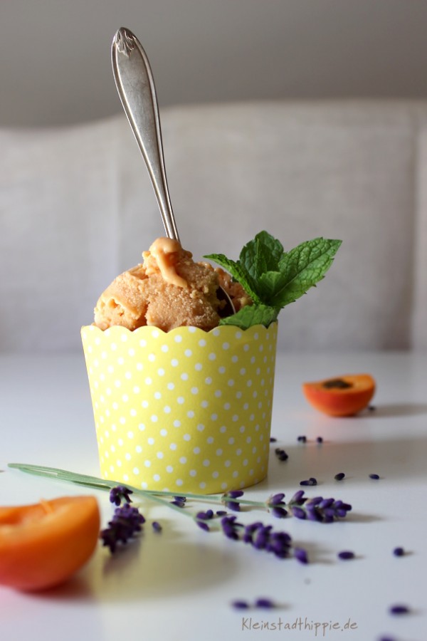 Aprikosen-Lavendel-Eis - vegane Eisrezepte von Kleinstadthippie
