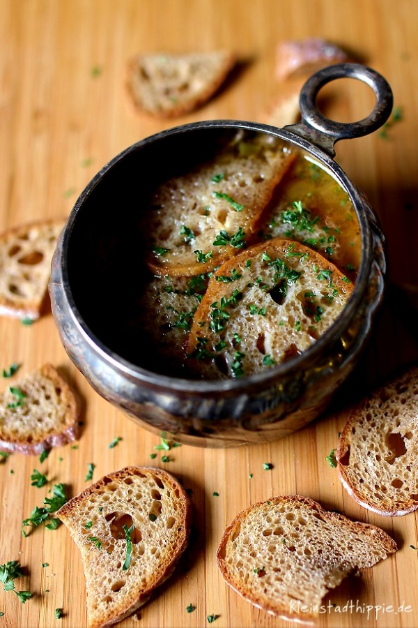 Brotsuppe aus Brotresten - Rezept von Kleinstadthippie Vegan Blog