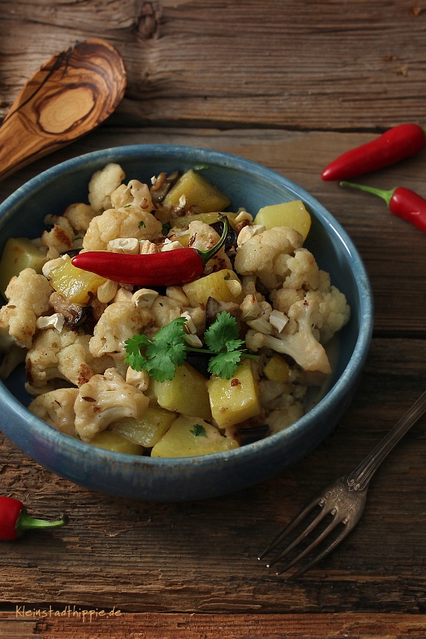 Orientalischer Blumenkohl-Kartoffel-Salat aus dem veganen Kochbuch » Vegane Lunchbox: Einfach, schnell, vegan – immer und überall von Jérôme Eckmeier