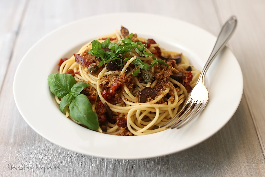 Spaghetti mit getrockneten Tomaten und Oliven