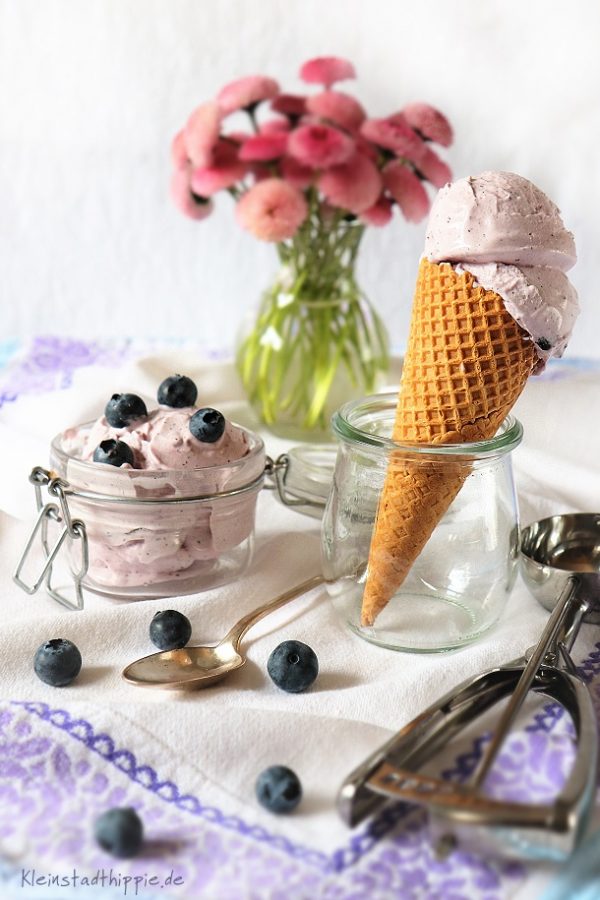 Blaubeereis oder Heidelbeereis mit Banane - leckere Eisrezepte Blaubeereis oder Heidelbeereis mit Banane - leckere Eisrezepte