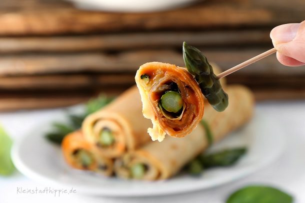 Pfannkuchenröllchen gefüllt mit Grillgemüse mit Byodo-Paprika-Mayo