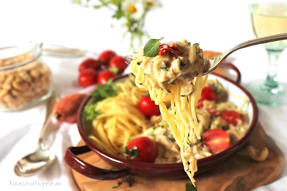 Spaghetti mit Zucchinisahnesauce