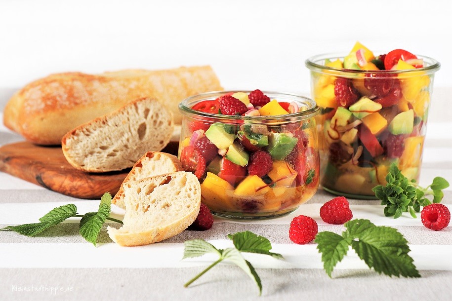 Ulis Sommersalat - veganer Salat zum Grillen - Salat mit Früchten - Salat mit Avocado, Mango, Himbeeren