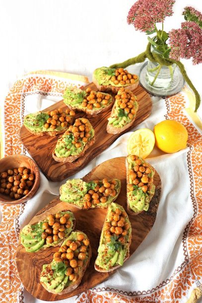 Avocadobrötchen mit gerösteten Kichererbsen - Fingerfood vegan - Guacamole