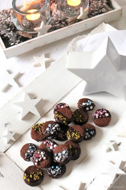 Vegane Weihnachtsplätzchen mit Schokolade und Nuss-Nougatcreme