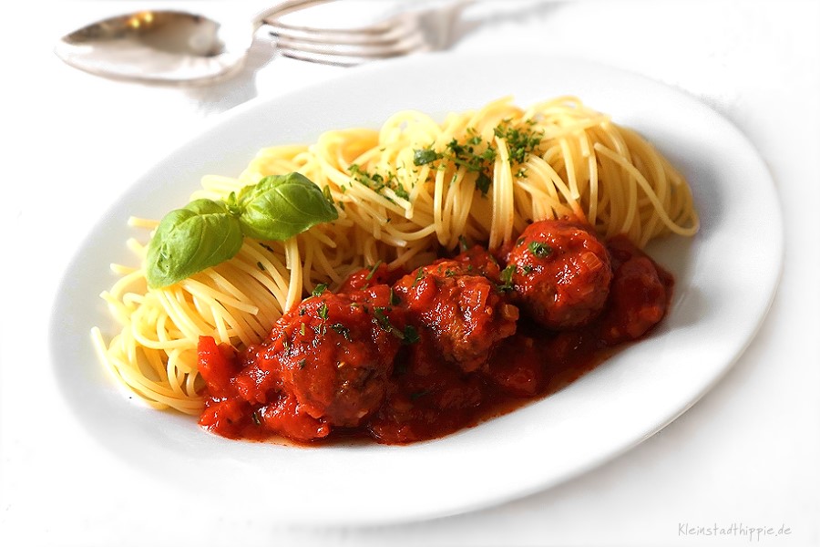 Polpette mit Tomatensoße und Spaghetti vegan
