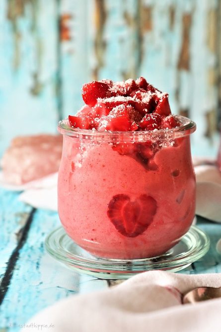 Erdbeernicecream veganes Eis ohne Eismaschine