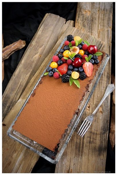 Schokoladentarte, vegane Schokoladen-Tarte mit frischem Obst