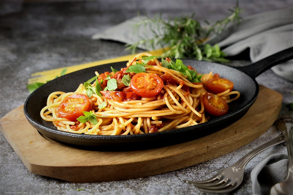 ALB GOLD Spaghetti mit Tomaten und Basilikum