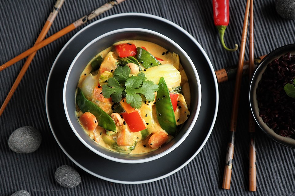Gelbes Thai Curry - Vegane Rezepte von Kleinstadthippie