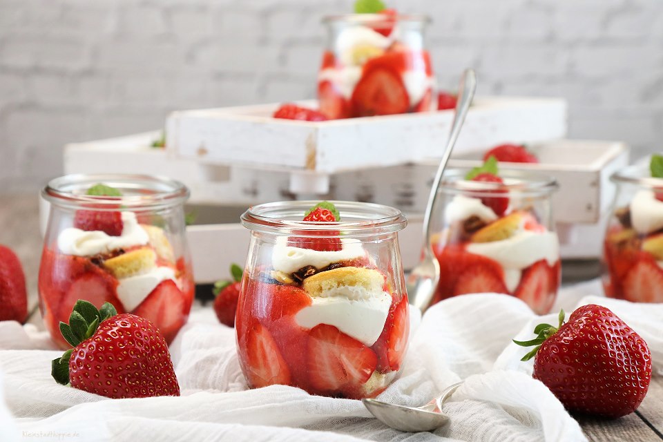 Erdbeer-Tiramisu im Glas - veganes Erdbeertiramisu - veganes Dessert im Glas