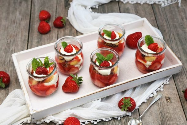 Erdbeer-Tiramisu im Glas - veganes Erdbeertiramisu - veganes Dessert im Glas