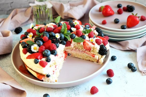 Mascarpone-Beeren-Torte - Vegane Torte - Sommertorte mit Beeren