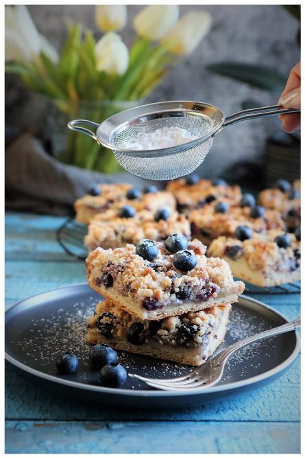 Veganer Streuselkuchen mit Blaubeeren und Vanillepudding / Blechkuchen