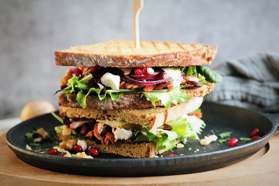 Sandwich mit veganem Speck