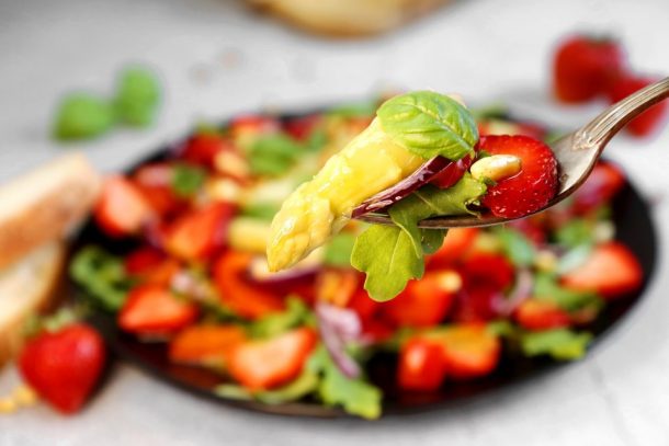 Erdbeer-Spargelsalat, Spargelsalat, Erdbeersalat mit Rucola