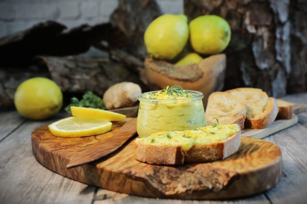 Zitronenbutter - vegane Zitronenbutter zum Grillen, aufs Gemüse, als Brotaufstrich - Sommerküche