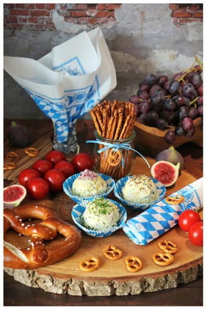 Bayerisches Brotzeitbrett - vegane Zutaten - Rezepte für die Wiesnparty - vegane Partyrezepte