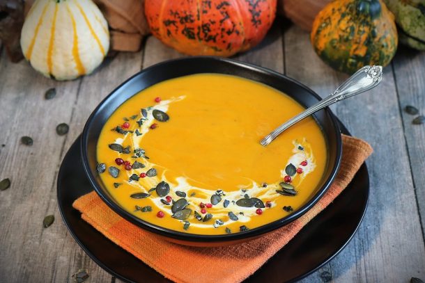 Ofen-Kürbissuppe, Herbstsuppe, Wintersuppe, Soulfood, Kürbissuppe aus dem Backofen