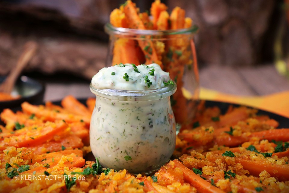 Karottenpommes / Möhrenpommes / Karottensticks / Möhrensticks / vegane Remouladensoße