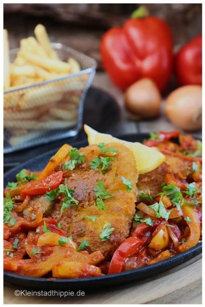 Schnitzel mit Paprikasoße - Schnitzel ungarische Art - vegan mit Pommes - Wohlfühlküche von Kleinstadthippie.de