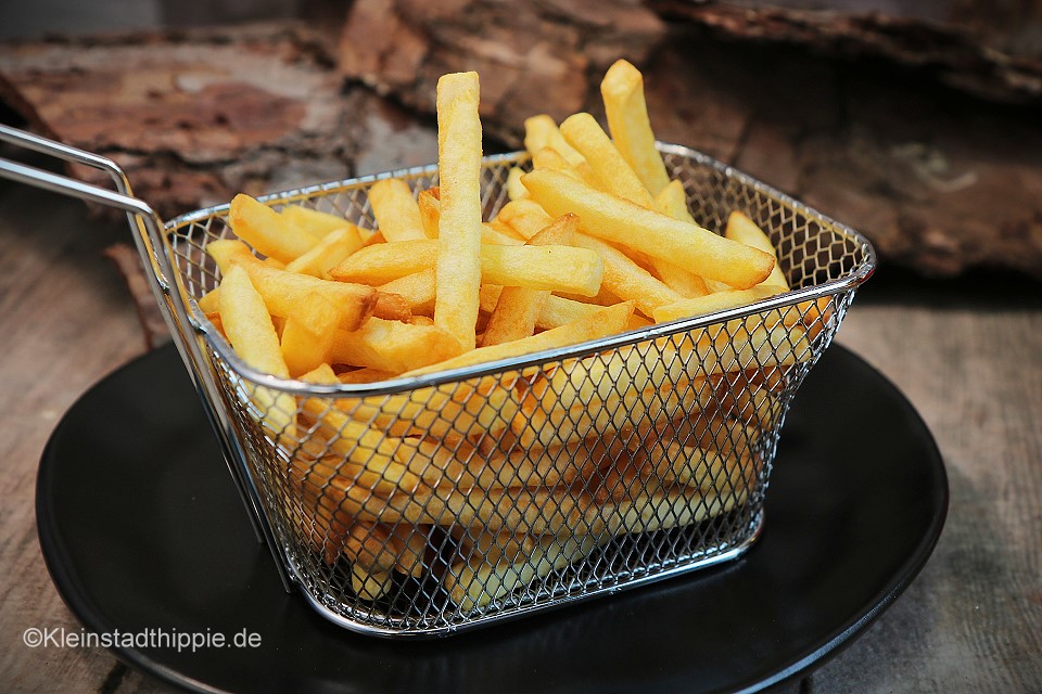 Schnitzel mit Paprikasoße - Schnitzel ungarische Art - vegan mit Pommes aus dem Airfryer - Wohlfühlküche von Kleinstadthippie.de